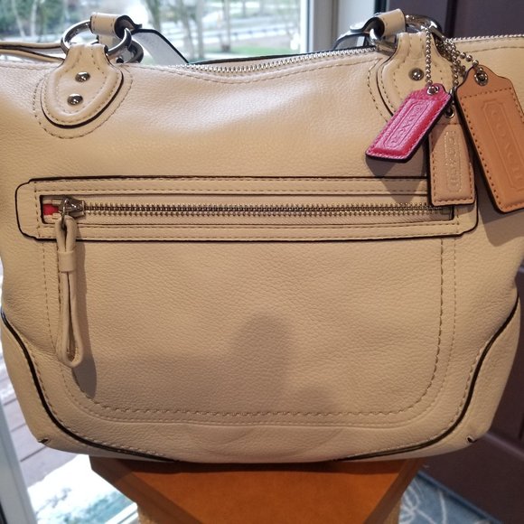 Coach Handbags - COACH White Tote/ Shoulder Bag M 1220-23441